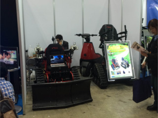 電動の農機具です。 　　　圧巻の見た目ですが車いすです。