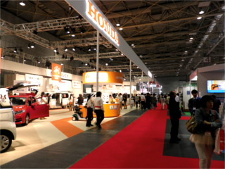弊社も取り扱っている電動カート「モンパル」のメーカー HONDAさんブース。さすがに広いです！