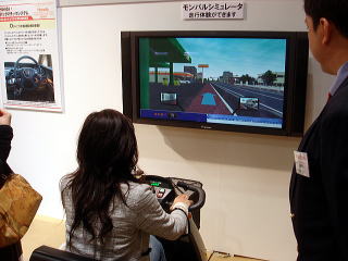 ホンダさんブースでは体験走行シミュレーターが人気でした